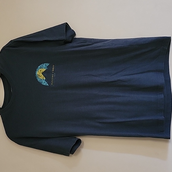 Izod Sunrise Crest Shirt - Picture 1 of 4